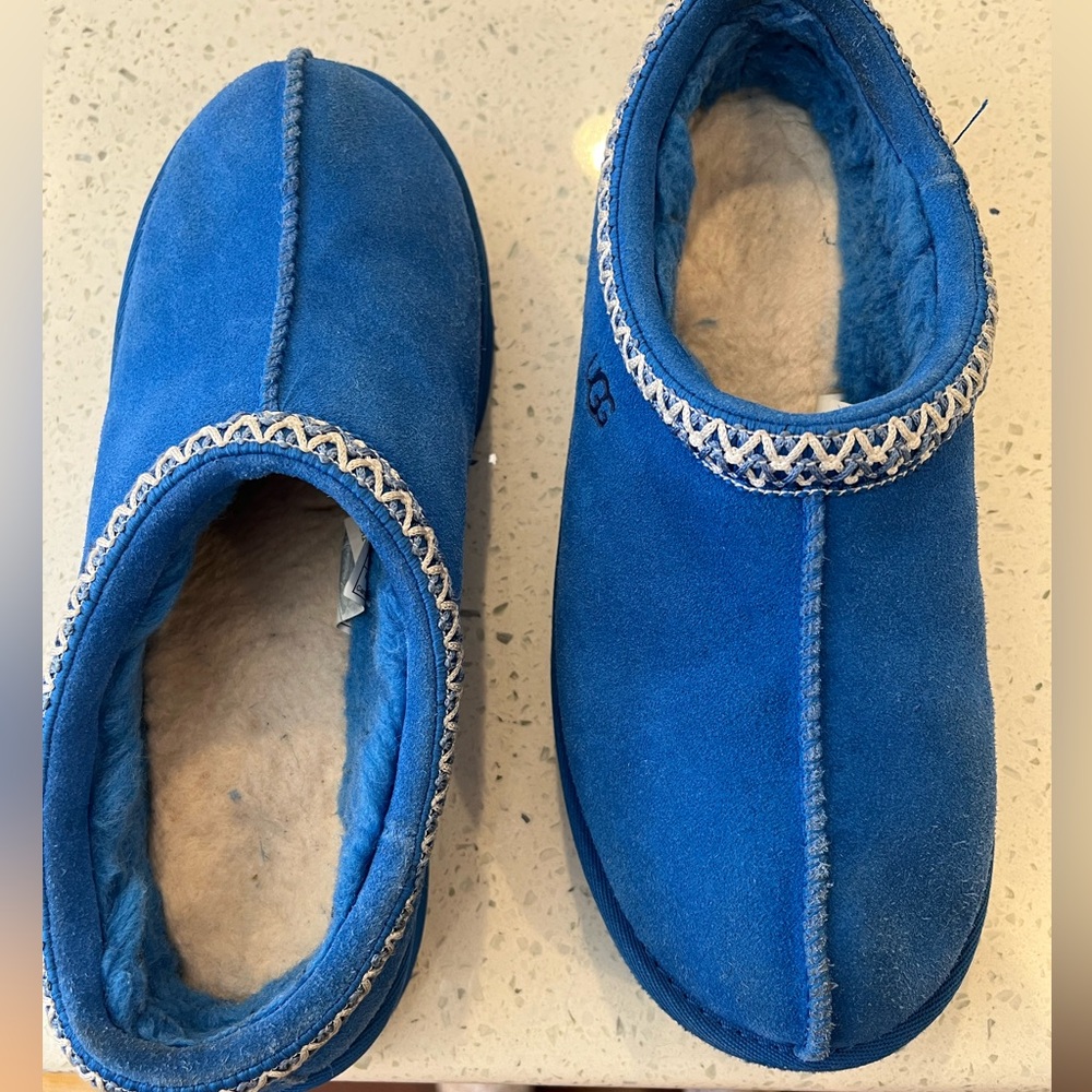 Ugg Tasman electric blue slipper size 6